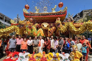 仁义堂龙狮团点睛开光典礼