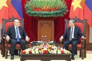 党中央总书记苏林会见俄罗斯总理米舒斯京