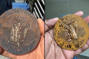 美国运动员反映巴黎奥运奖牌质量有问题。（图：互联网）