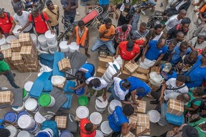 国际移民组织在太子港的一个援助物资分发点。（图：联合国）