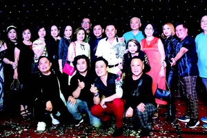 各位歌手、歌唱爱好者和贵宾欢聚一堂。