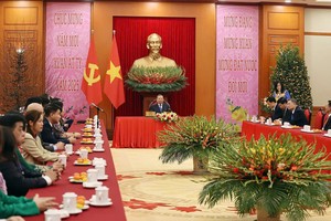 苏林总书记与出席“家乡之春”会晤