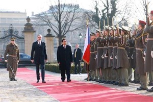 范明政总理访问捷克共和国，欢迎仪式隆重举行。（图：越通社）