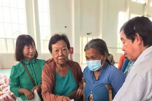 关爱贫困失障者