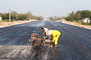 政府总理指导关照、辅助工地劳动者