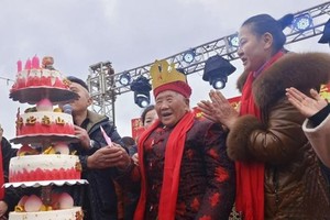 老人百岁寿宴现场。（图：互联网）