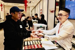 大年初十财神日，国内金条价格回升。（图：越通社）