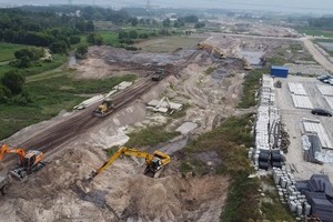 本市-土龙木- 真城高速公路项目工地。