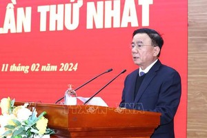 党中央机关党委书记陈锦秀在会上发表讲话。（图：越通社）