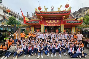 文朗学校参观华人艺术建筑遗迹