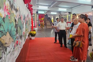 第五郡领导与华人书画家交流