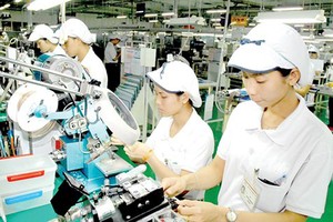 越南电子零配件安装生产车间一瞥。