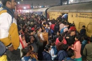 新德里火车站踩踏至少18人死