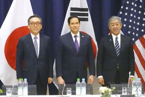 右起依次为日本外相岩屋毅、美国国务卿鲁比奥、韩国外长赵兑烈。（图：共同社）