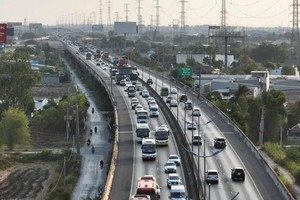 图为本市-忠良-美顺高速公路途经隆安省路段。（图：舒陈）