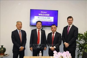 双方代表合影。（图：越通社）