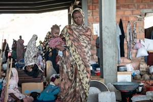 苏丹加达里夫州陆港收容中心，这里收容了来自喀土穆和邻近各州的数万名流离失所者。（图：联合国）