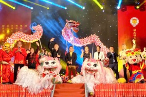 融合经典与现代、歌舞与龙狮艺术的视听盛宴是广大观众的期待。