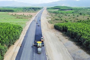 云峰-芽庄高速公路预计今年“四·三〇”期间完成。