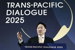 当地时间2月21日，在美国华盛顿一家酒店，SK集团会长崔泰源出席“2025跨太平洋对话”并致开幕辞。 （图：韩联社）