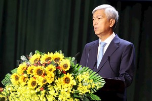 市人委会副主席武文欢在会上致祝贺词。（图：市党部新闻网）