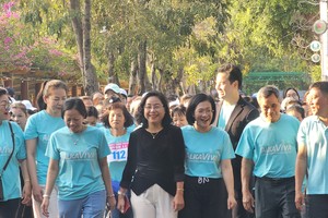 喜庆妇女节健康步行比赛