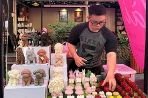 华青制作艺术香蜡为妇女节献礼