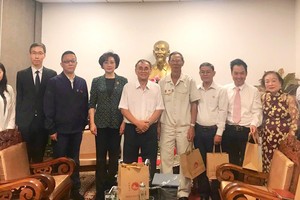 市越中友协代表与中国英促会代表团合照留念。