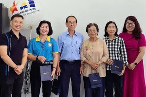 奖励贫困好学华人子弟