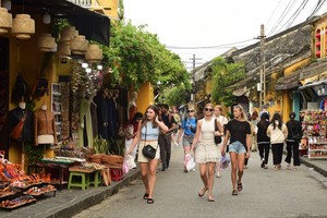 国际游客观光会安古埠。（图：互联网）