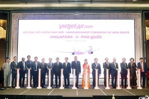 越南共产党中央总书记苏林出席Vietjet新加坡 – 富国岛直飞航线公布仪式。（图：越通社）