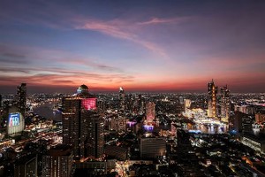 泰国当局说，开设在曼谷等地的综合娱乐场所，希望每年能吸引至少5000万名游客，并创造至少4万个就业岗位。 （图：路透社）