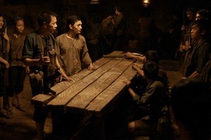 《地道：黑暗中的太阳》中的场景。