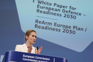 欧盟外交与安全政策高级代表卡拉斯19日说，无论乌克兰的和平谈判进展如何，欧盟加强防卫能力是应对长期侵略计划的长期投资。 （图：AFP）