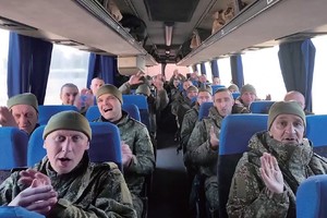 在阿拉伯联合酋长国的斡旋下，俄乌双方互换了372名战俘。（图：互联网）