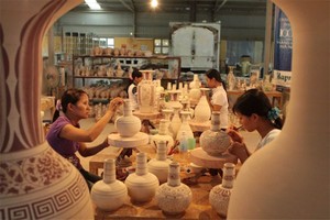 图为会安市清河传统瓷器村活动一隅。（图：互联网）