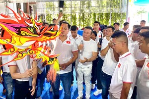 刘剑昌师傅正在给学员讲解。