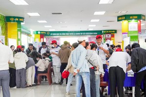 众多年轻求职者前来芹苴市就业劳务中心寻求就业机会。（图：芹苴市就业劳务中心）