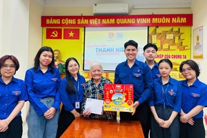 市师大中文系大学生发挥爱国传统美德