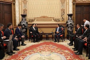 市人委会主席接见外国来宾