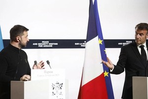 马克龙与泽连斯基一同会见媒体。（图：互联网）