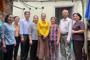 协助贫困户改善生活