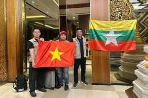 越南干部启程前往缅甸，开展地震灾后援助工作。（图：前锋报）