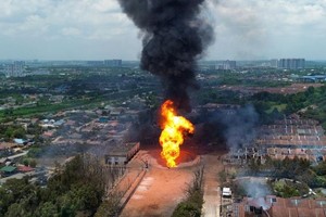 这是4月1日在马来西亚雪兰莪州拍摄的火灾现场。（图：新华社）