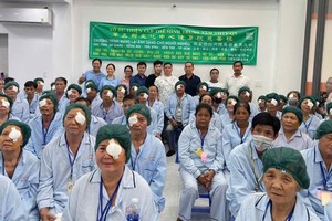 第五郡关爱白内障贫困病患者