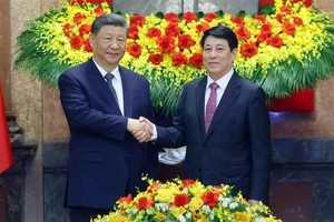 越南国家主席梁强与中共中央总书记、中国国家主席习近平。（图：越通社）