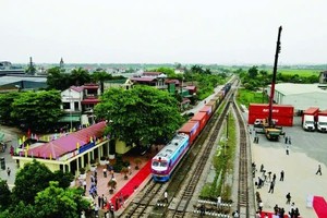 从海阳省高舍站开往中国的列车。