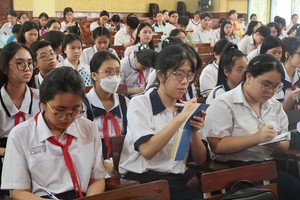 学生们参赛现场一隅。