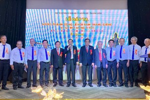 土龙木天后宫新一届理事会成员合影。