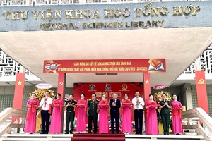 1975年春季大捷解放英雄凯歌50周年展览开幕仪式。